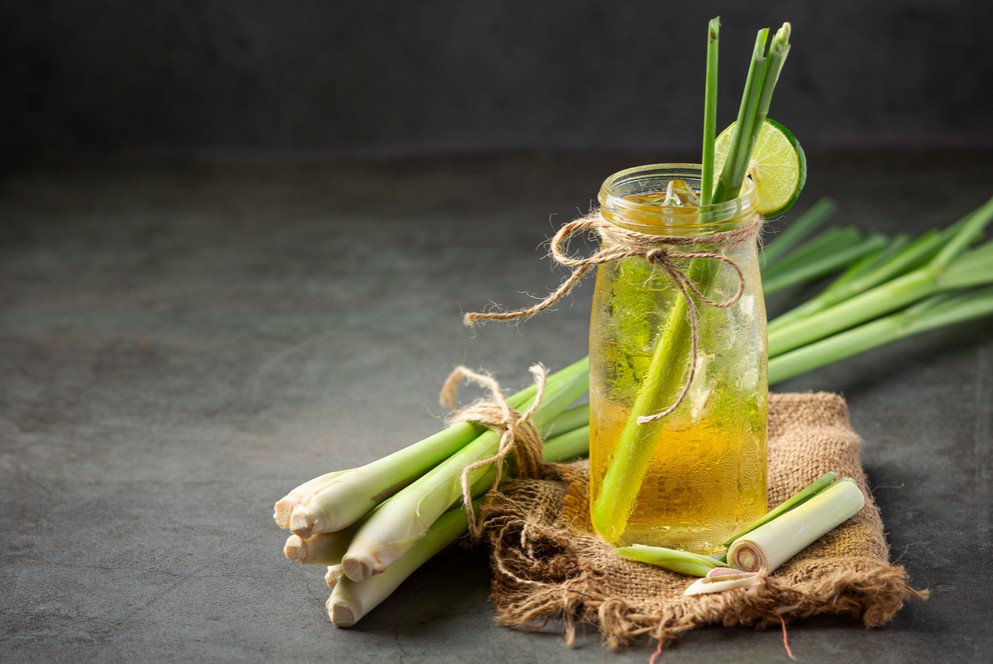 Cách nấu nước chanh sả uống giảm cân