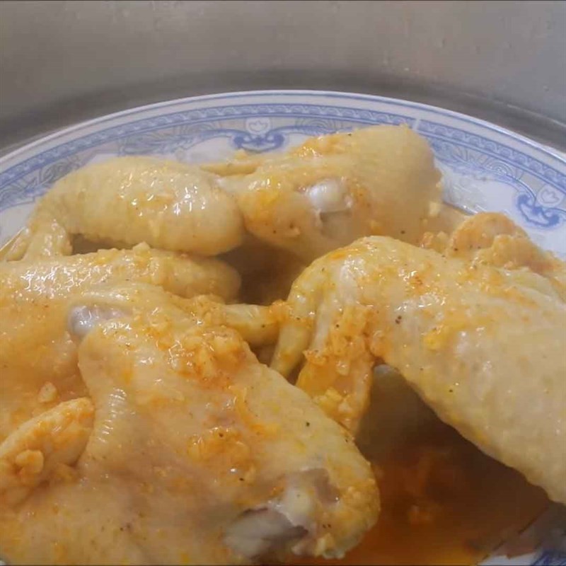 Gà hấp vừa chín tới, căng mọng nước