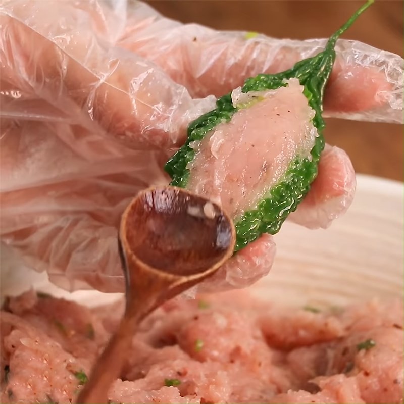 Khổ qua đã được nhồi cá thác lác đầy đặn