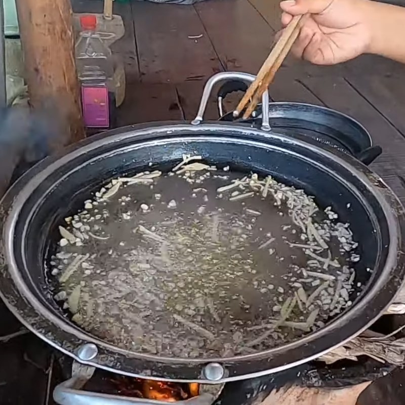 Xào cá đuối và măng chua