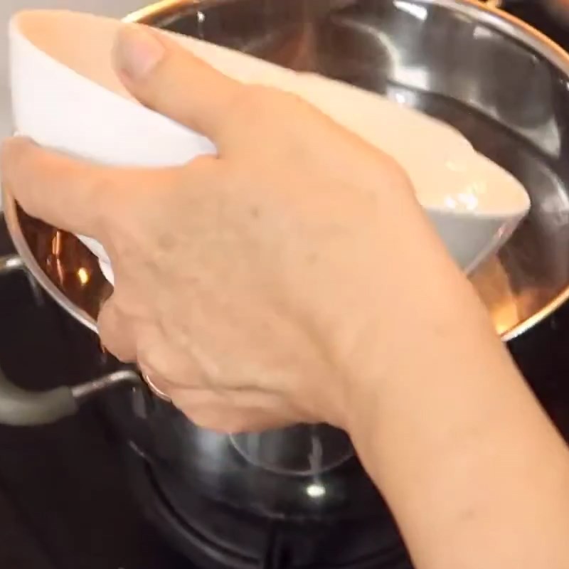 Nồi cháo gạo đang sôi, nền tảng cho món cháo môn lươn