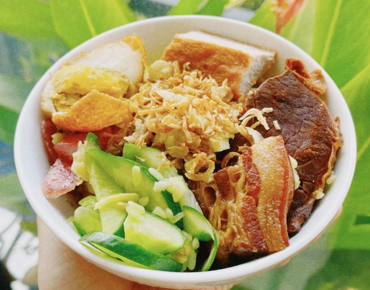 Gợi ý các món ăn kèm cơm nếp mặn như thịt kho, trứng và chả