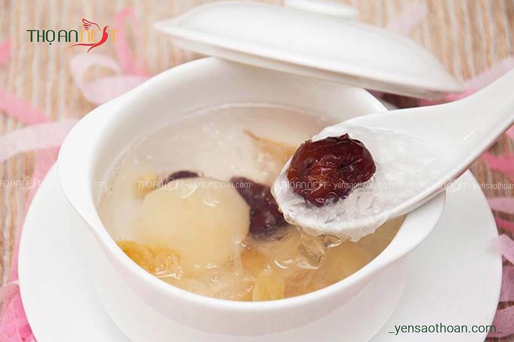 Yến chưng táo đỏ nhãn nhục, một lựa chọn bổ dưỡng tương tự cách nấu táo đỏ hạt chia