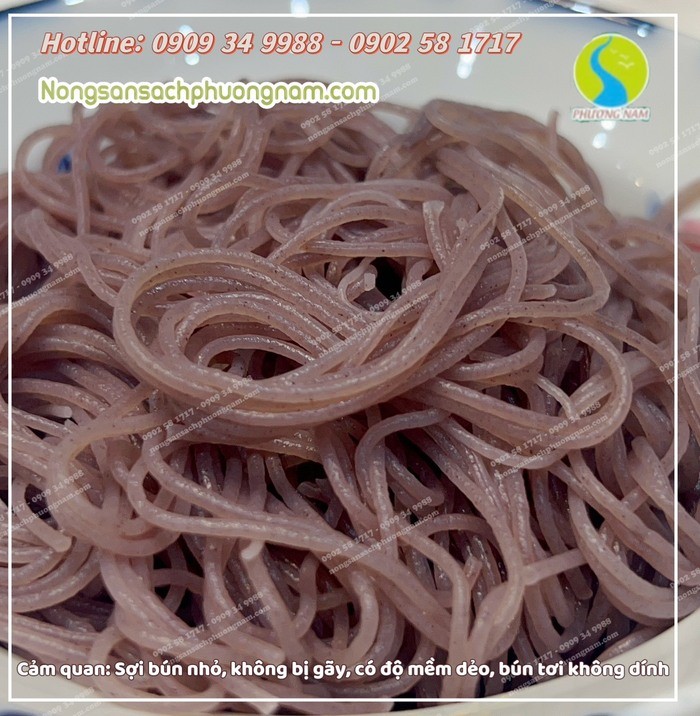 Bún gạo lứt timsau khi ltrụng với nước sôi 