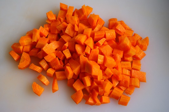 thái hạt lựu cà rốt