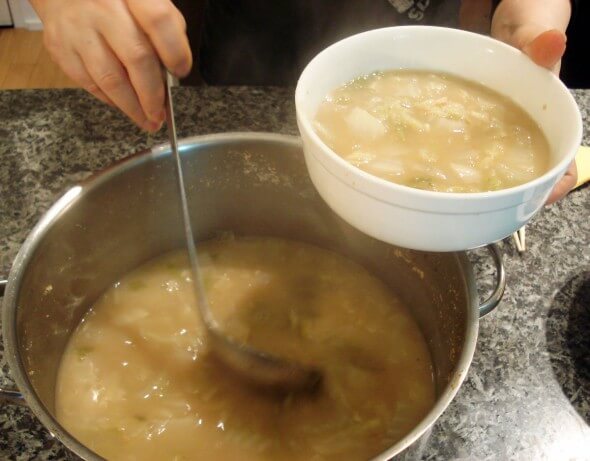 Cách làm súp cải thảo đậu nành thơm ngon 6