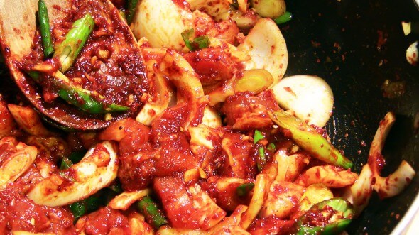 Cách làm thịt lợn xào cay hấp dẫn từ Hàn Quốc 3
