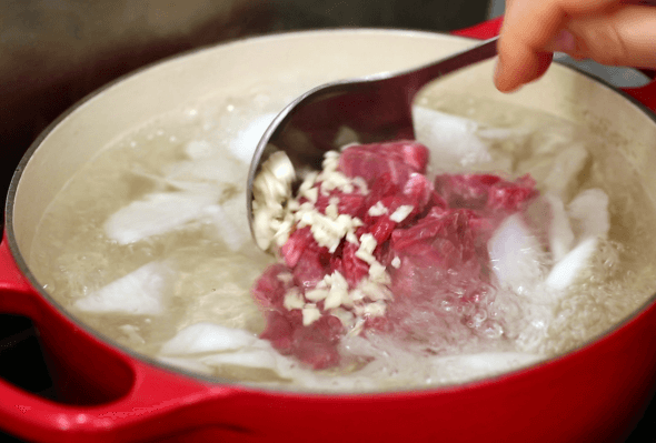 Cách nấu canh củ cải thịt bò thơm ngon cho bữa tối 4