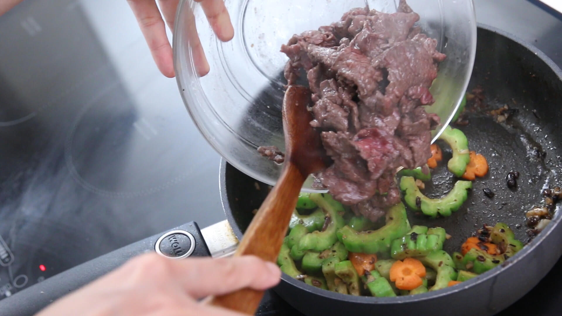 Cách nấu thịt bò xào mướp đắng ngon cơm cho cả gia đình 12