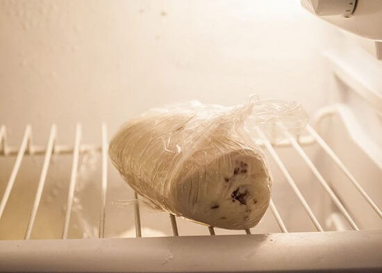 để bánh trong tủ lạnh