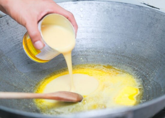 Cách làm bánh khoai lang tím không cần lò nướng tại nhà