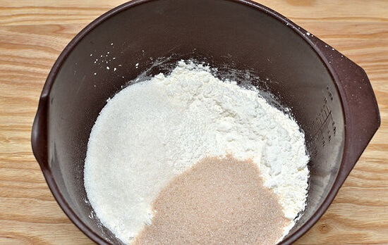 trộn hỗn hợp bột mì