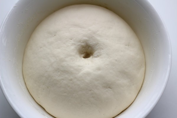 Cách làm bánh bao nhân đậu xanh - ủ bột cho nở phồng