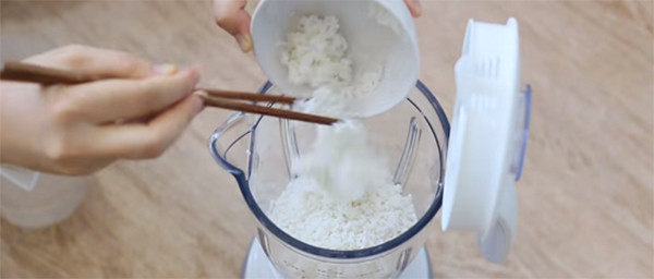 Xay bột làm bánh - bánh căn nha trang