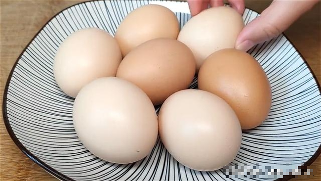 Luộc trứng đừng cho thẳng vào nồi, làm cách này trứng tròn trịa, mềm mịn - Ảnh 3.