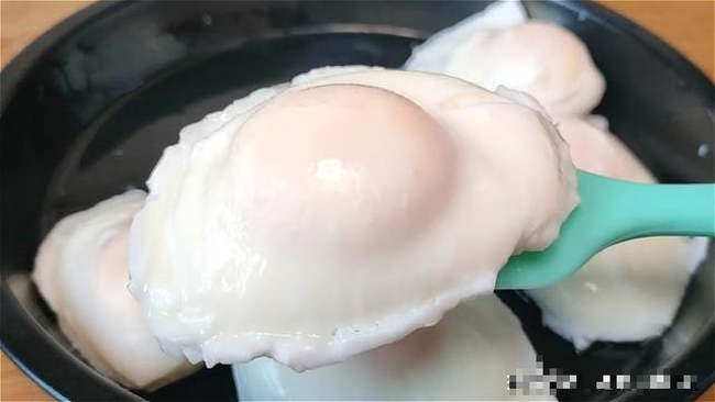 Luộc trứng đừng cho thẳng vào nồi, làm cách này trứng tròn trịa, mềm mịn - Ảnh 2.