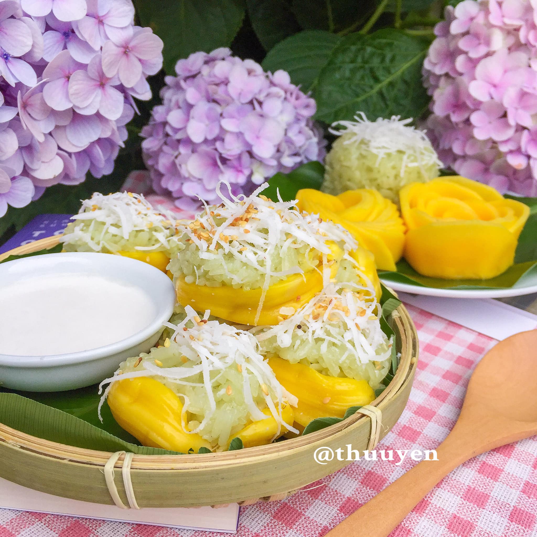 xoi mit la dua3 - Cách làm xôi mít lá dứa thơm ngon, hấp dẫn chuẩn vị Thái Lan