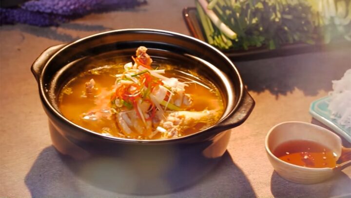Gà hấp rượu nếp thơm lừng, thịt mềm mọng nước
