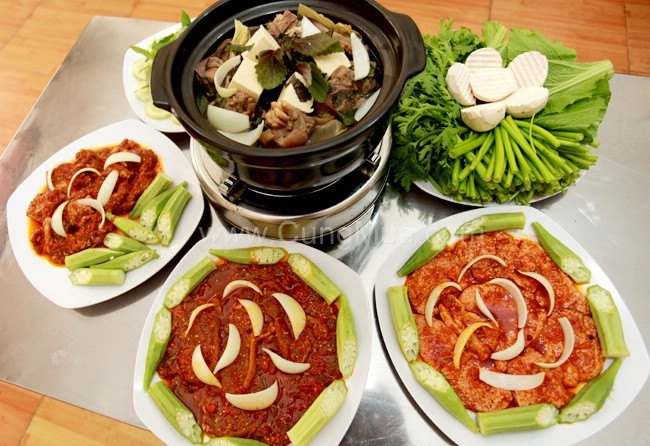 Món lẩu dê thơm ngon, nghi ngút khói hấp dẫn