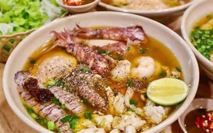 Tôm tích (bề bề) tươi ngon, nguyên liệu chính cho món bề bề hấp bổ dưỡng