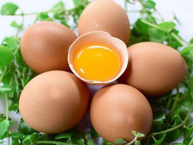 Cháo trứng gà bí đỏ thơm ngon cho bé ăn dặm