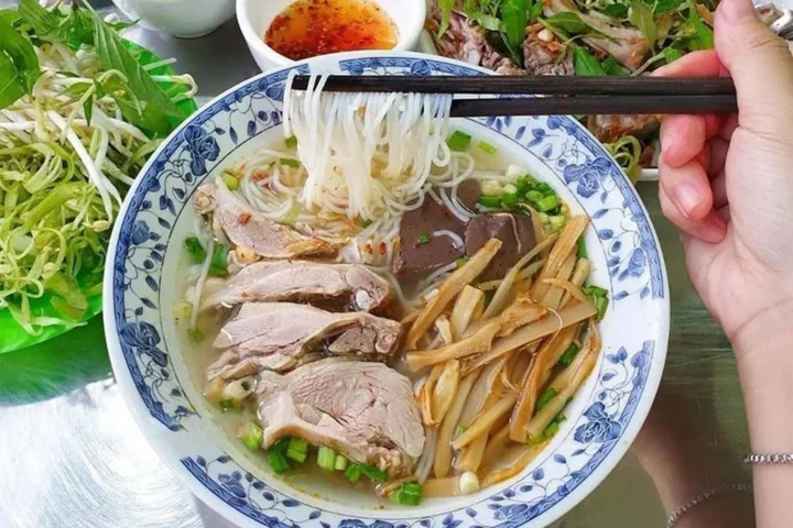 2024 2 15 638435900837022488 cach nau bun mang vit mang kho thumb