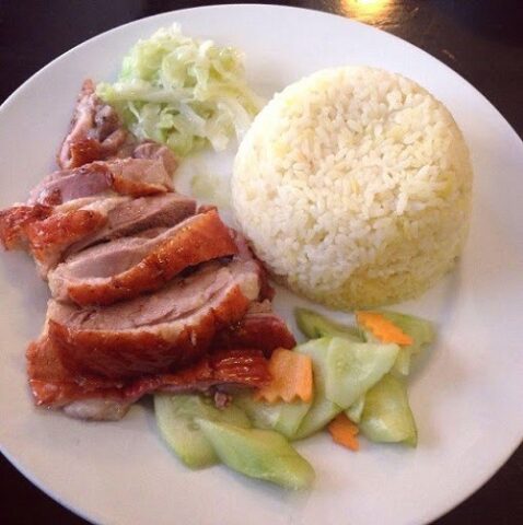 Cơm vịt quay thơm ngon với cơm vàng
