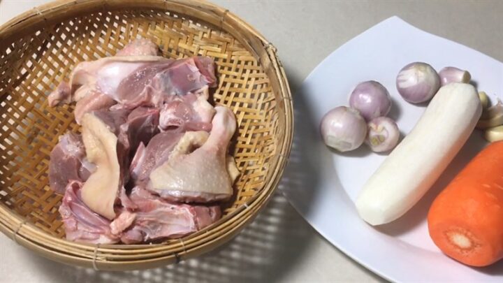 Nguyên liệu món ăn chuẩn bị cho món hủ tiếu vịt truyền thống