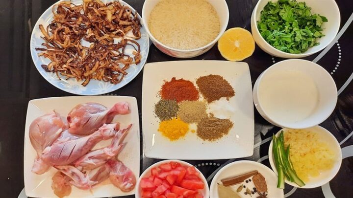 Nguyên liệu cho cách nấu cơm Ấn Độ Biryani gà