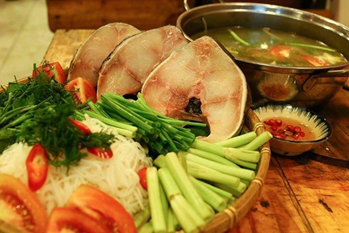 Nguyên liệu sơ chế cho cách nấu nước lẩu cá bớp măng chua đúng điệu