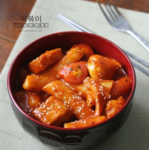 Đĩa gà phô mai Tokbokki cay nồng với phô mai kéo sợi