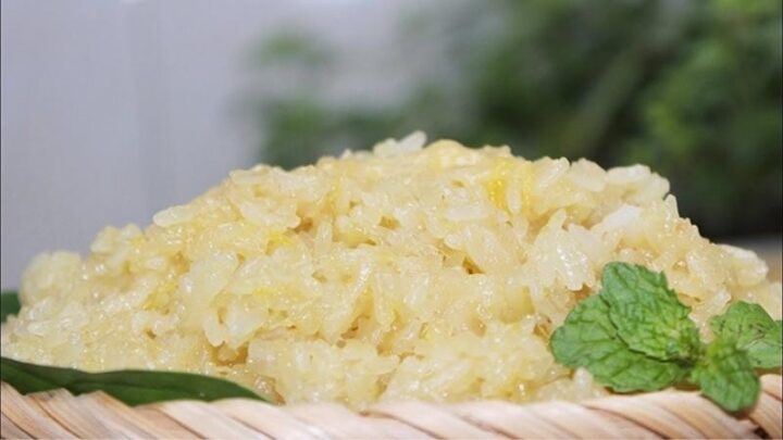 Đĩa xôi sầu riêng truyền thống thơm ngon, hấp dẫn, chuẩn vị để thưởng thức