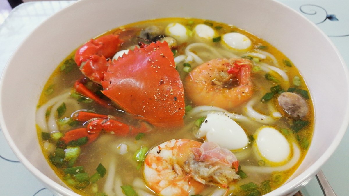 Tô bánh canh cua nguyên con thơm ngon, hấp dẫn, chuẩn vị amthucdocdao.com