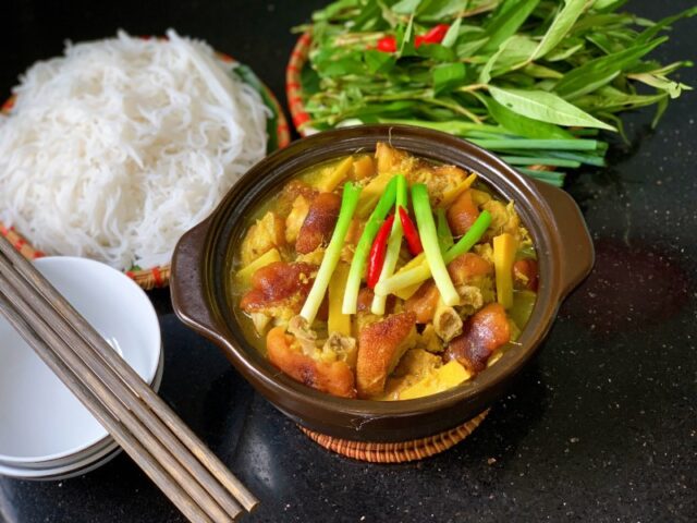 Bún giả cầy rất dễ nấu, hương vị thơm ngon