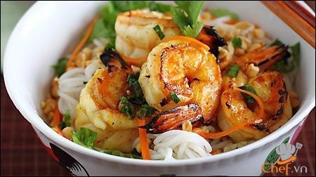 Bún tôm thịt nướng chuẩn vị, minh họa cách nấu món thịt nướng hấp dẫn
