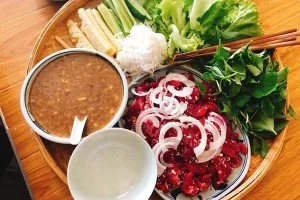 Nguyên liệu tươi ngon chuẩn bị cho món cá mè kho chuối xanh