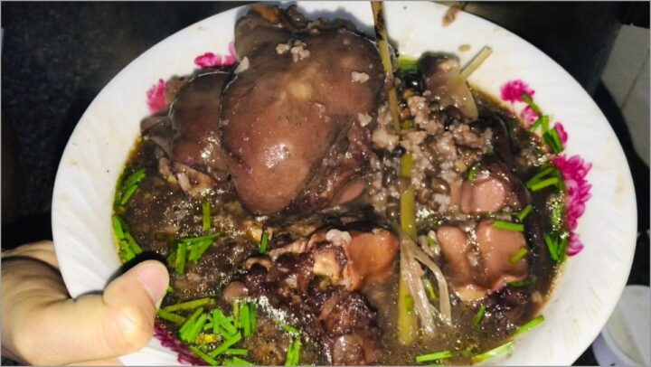 Chân bò hầm đậu đen mềm ngon, chuẩn bị cho cách nấu giò hầm đậu đen