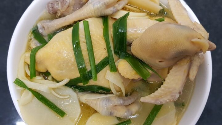 Gà nấu măng tươi