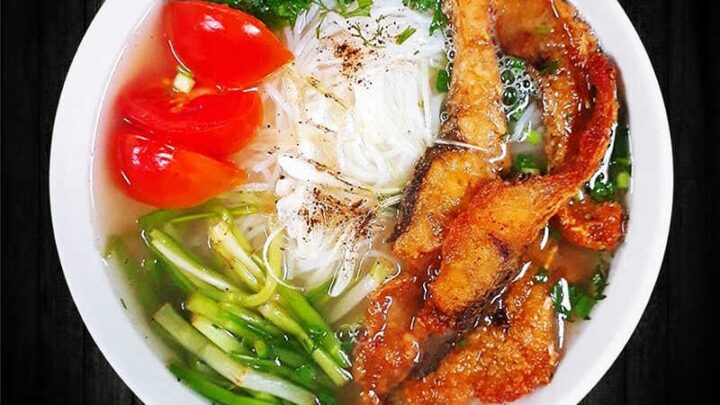 Bún cá quả nấu chua, một món ăn ngon và dễ làm tại nhà