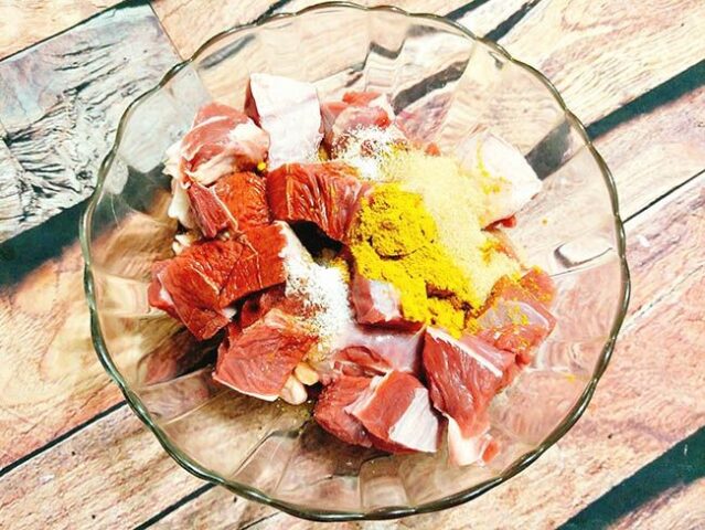 Thịt bò tươi ngon được chọn kỹ lưỡng để nấu bò kho cà rốt
