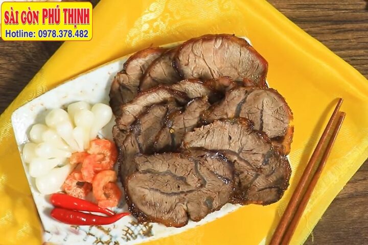 Bắp bò kho mật mía đậm đà hương vị quê hương