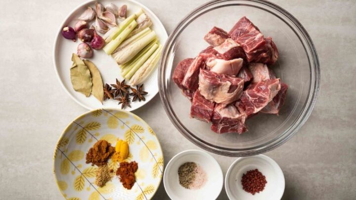 Nguyên liệu chính chuẩn bị cho món bò kho miền Bắc thơm ngon