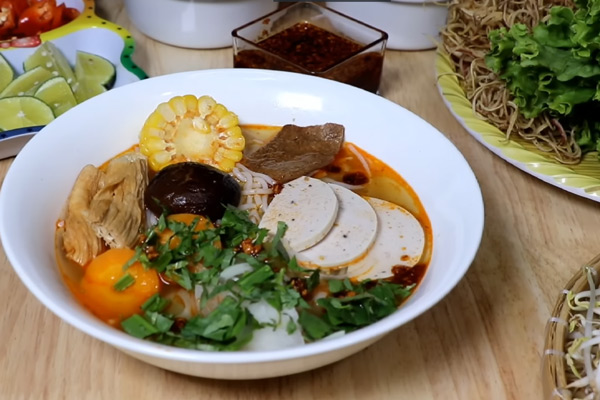 cach nau bun bo hue chay ngon