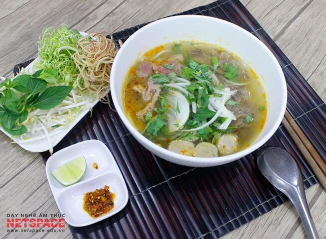 cach nau bun bo hue dung kieu hue 244639 800