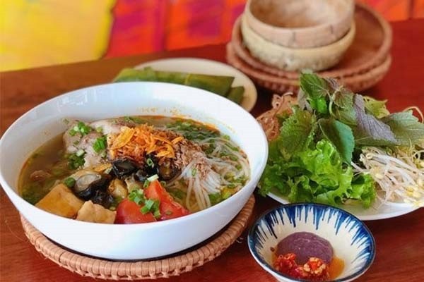 Bún riêu cua đồng hấp dẫn với màu sắc bắt mắt