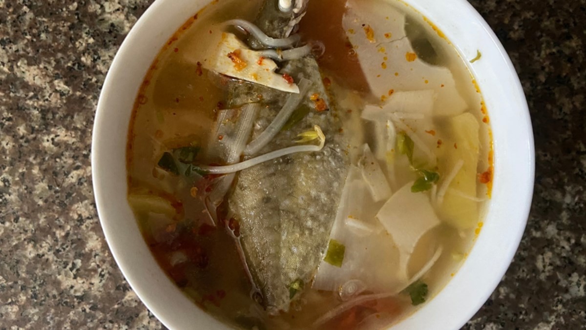 Canh chua cá kình thành phẩm hấp dẫn với màu sắc bắt mắt