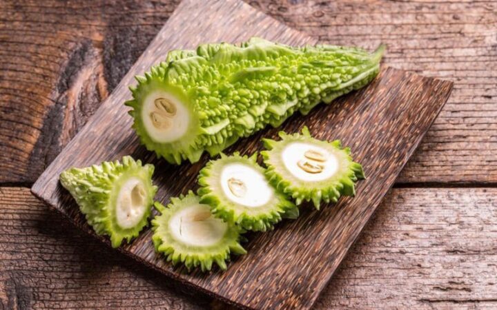 Hình ảnh minh họa lợi ích sức khỏe của khổ qua, nguyên liệu chính trong cách nấu canh khổ qua trứng