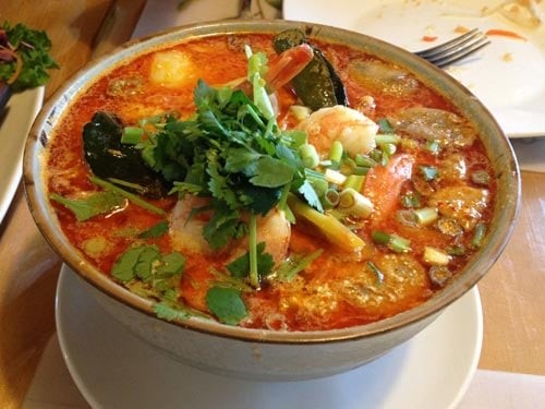 Nguyên liệu tươi ngon cho món canh tôm chua Thái Lan Tom Yum