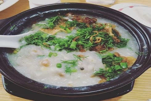 Bát cháo cá chép đậu xanh nóng hổi bổ dưỡng dành cho bà bầu