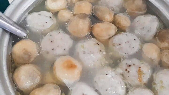 Cách nấu cháo chả cá dai ngon, nóng hổi, đầy đủ dinh dưỡng